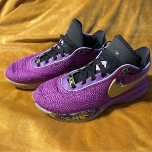 NIKE LEBRON XX Pink Diamond Collection- Kids Sneakers - SIZE 6Y